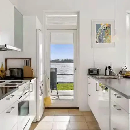 Luxury Lakeside Retreat Ringsted